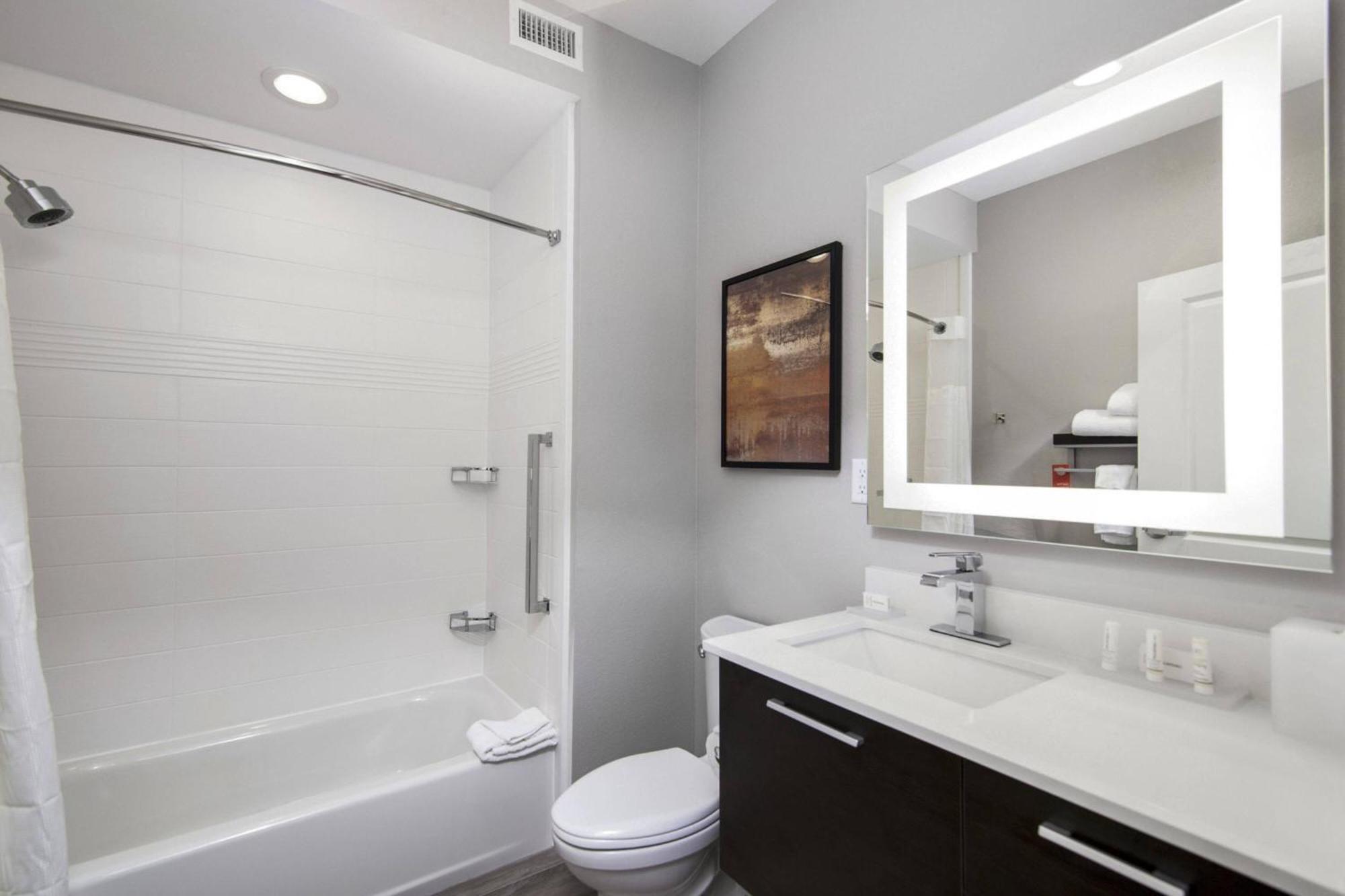 Towneplace Suites By Marriott Houston Hobby Airport Exteriör bild